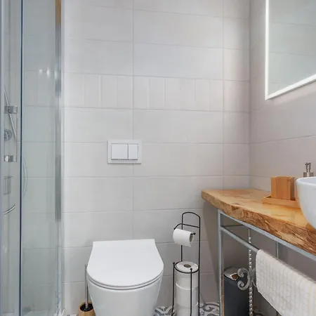 Tonka Mit Grossem Garten, Whirlpool Und Pool