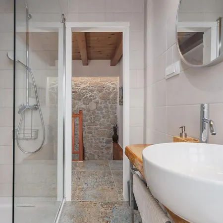 بيت للعطل Tonka Mit Grossem Garten, Whirlpool Und Pool